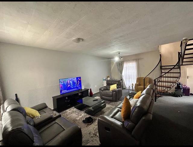 3 BEDROOM TOWNHOUSE FOR SALE IN SPRINGS CENTRAL